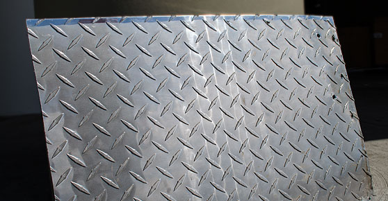 Aluminum Plate - Aluminum clip with large diamond-patterned metal plate